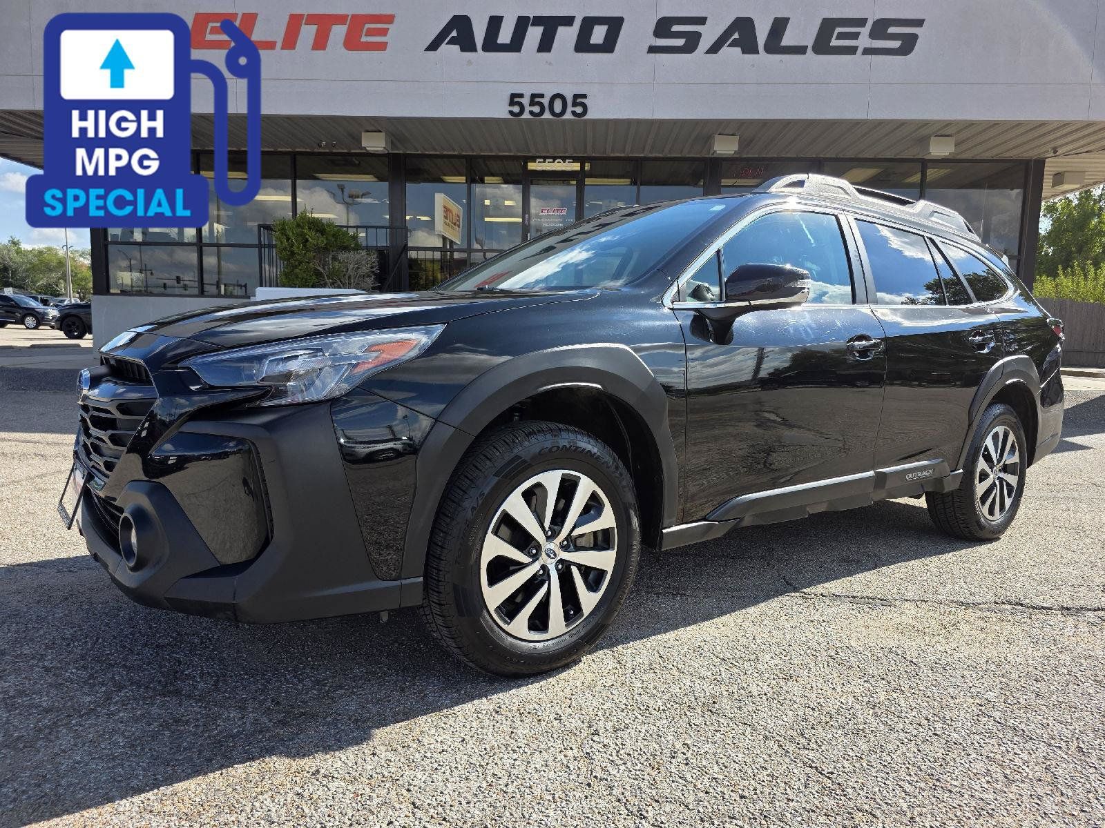 Used 2024 Subaru Outback Premium AWD/4WD image 1