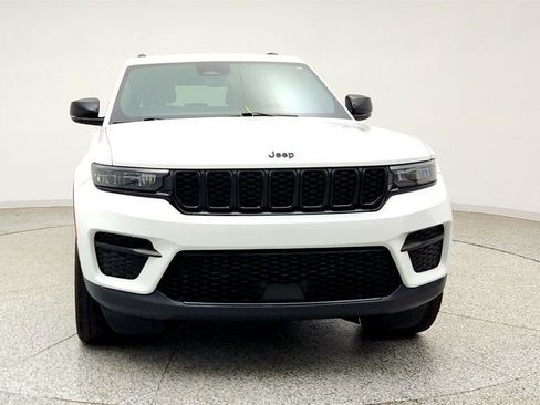 Used 2023 Jeep Grand Cherokee Altitude AWD/4WD image 2