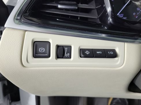 Used 2024 Cadillac XT6 Premium Luxury w/ Technology Package FWD image 32