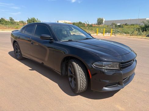 Used 2022 Dodge Charger SXT w/ Blacktop Package RWD image 3