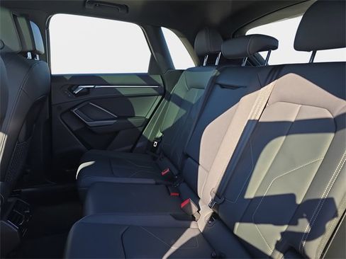 Used 2025 Audi Q3 2.0T Premium w/ Convenience Package image 17