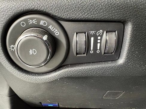 New 2026 Chrysler Pacifica Select FWD image 24