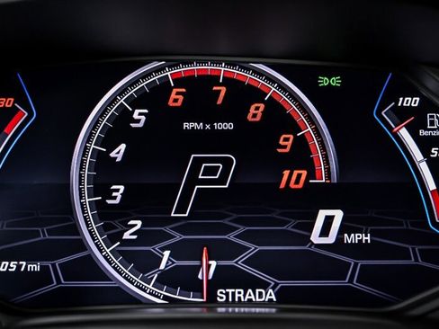 Used 2022 Lamborghini Huracan EVO RWD image 26