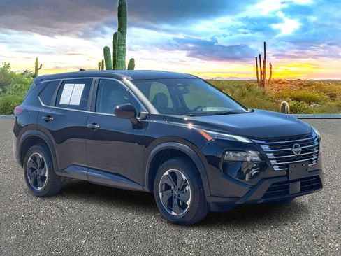 Used 2025 Nissan Rogue SV image 7