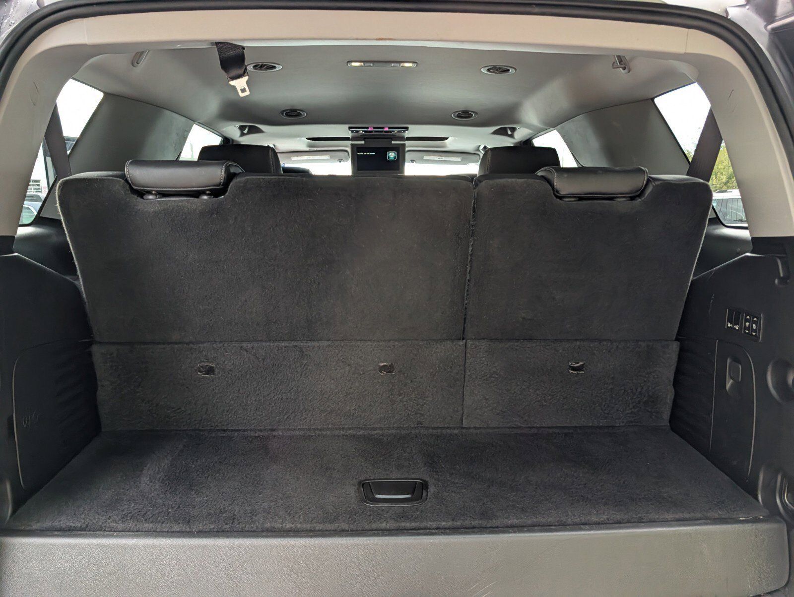 Used 2019 Chevrolet Tahoe Premier AWD/4WD image 32