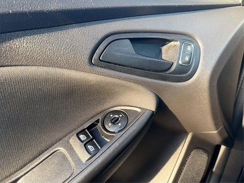 Used 2018 Ford Focus S image 26