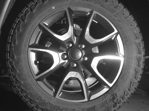 Used 2025 Jeep Compass Trailhawk image 13