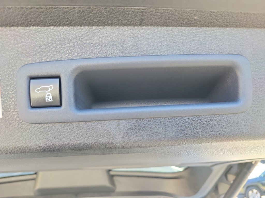 Used 2024 Toyota Sienna XLE FWD image 11