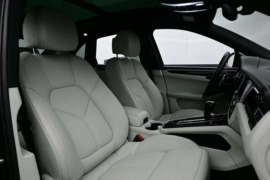 Certified 2023 Porsche Macan AWD/4WD image 18