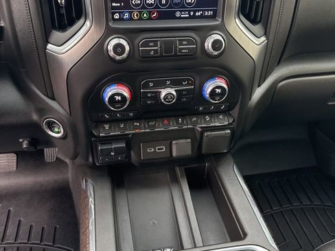 Used 2023 GMC Sierra 3500 Denali w/ Denali Ultimate Package image 29