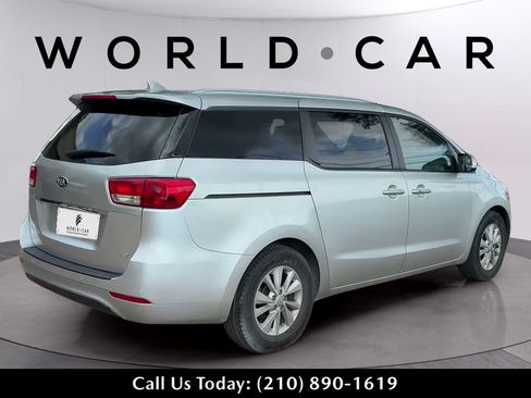 Used 2017 Kia Sedona LX w/ LX Essentials Premium Package FWD image 5