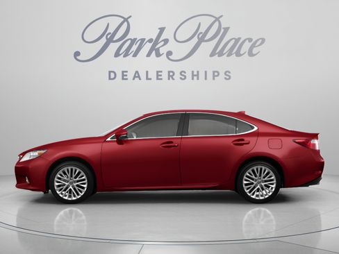 Used 2015 Lexus ES 350 w/ Ultra Luxury Package FWD image 2