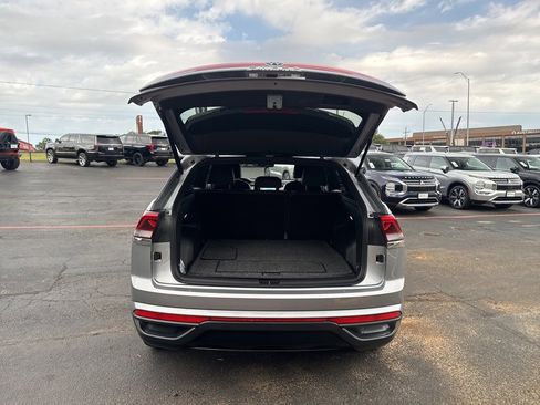 Used 2024 Volkswagen Atlas Cross Sport SE image 8