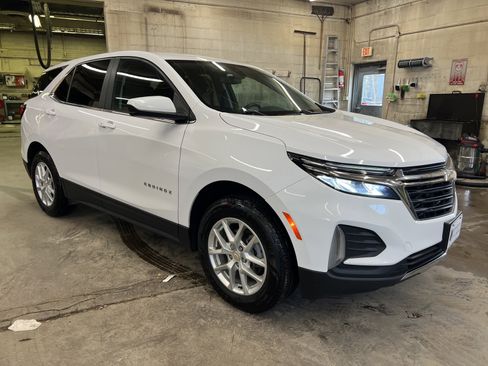 Used 2022 Chevrolet Equinox LT image 2