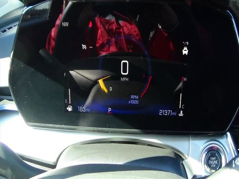 Used 2025 Chevrolet Trax LT w/ LT Convenience Package image 21