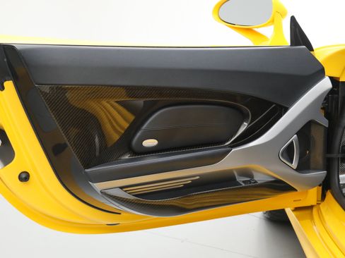 Used 2005 Porsche Carrera GT RWD image 25