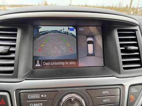 Used 2017 Nissan Pathfinder SL image 39