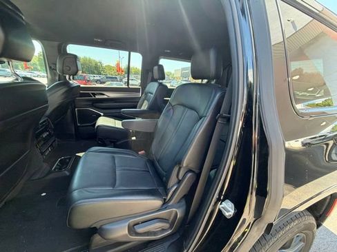 Used 2025 Jeep Wagoneer Series II AWD/4WD image 16
