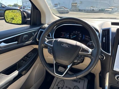 Used 2021 Ford Edge Titanium AWD/4WD image 12