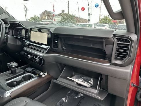 Used 2024 GMC Sierra 1500 SLT w/ SLT Premium Package AWD/4WD image 29