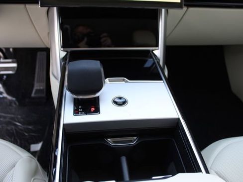 New 2026 Land Rover Range Rover Long Wheelbase SE image 13