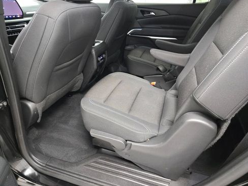 Used 2024 Chevrolet Traverse LT AWD/4WD image 17