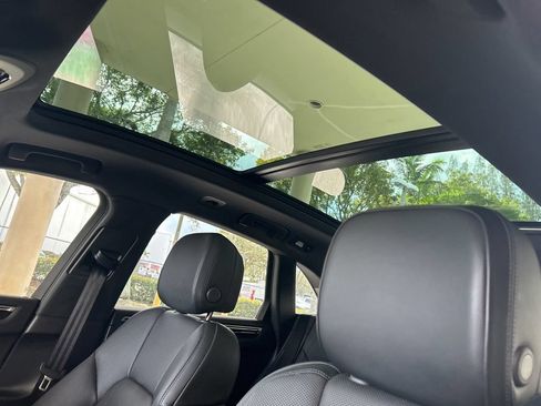 Used 2022 Porsche Macan AWD/4WD image 17