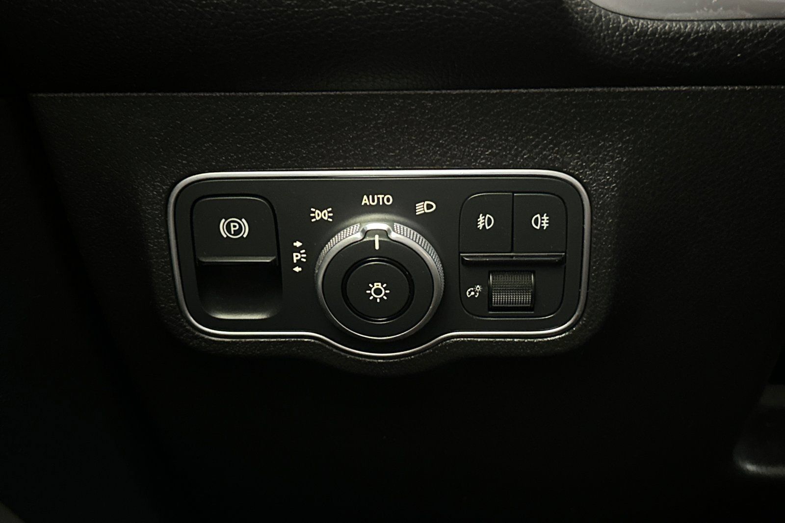 Used 2022 Mercedes-Benz GLB 250 4MATIC image 29