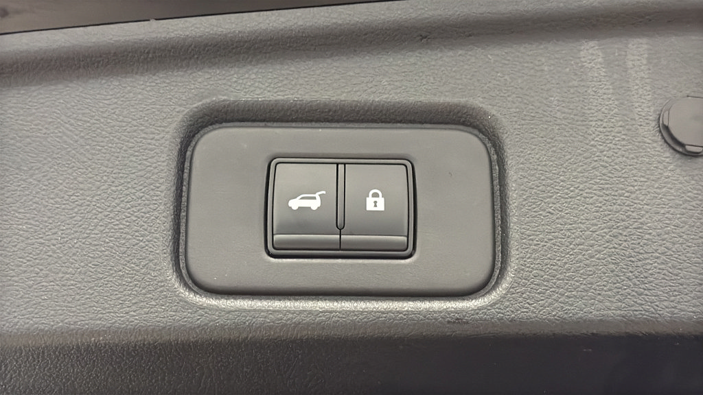 Used 2025 Nissan Pathfinder SV AWD/4WD image 28