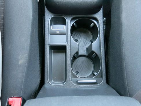 Used 2017 Volkswagen Tiguan Limited w/ Alloy Wheels Package image 29