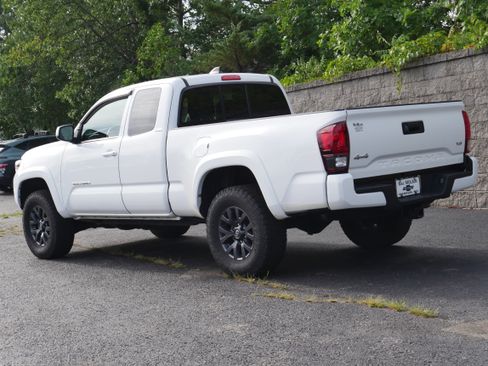 Used 2022 Toyota Tacoma SR5 AWD/4WD image 4