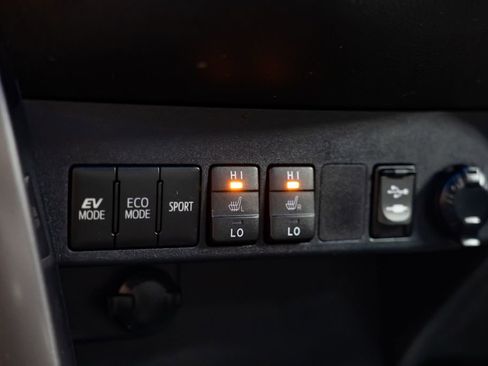 Used 2018 Toyota RAV4 SE w/ Advanced Technology Package AWD/4WD image 18