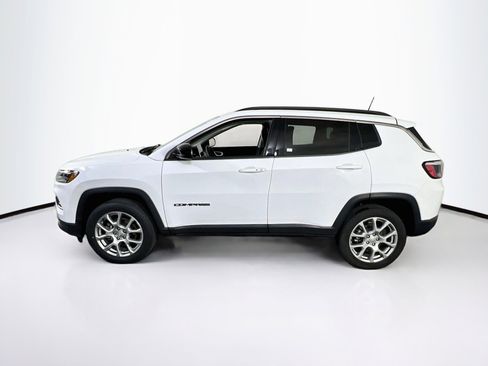 Used 2022 Jeep Compass Latitude AWD/4WD image 8