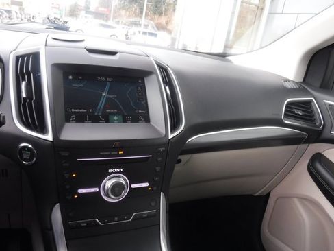 Used 2017 Ford Edge Titanium w/ Technology Package image 25