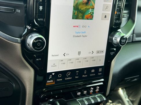 Used 2024 RAM 2500 Laramie AWD/4WD image 30