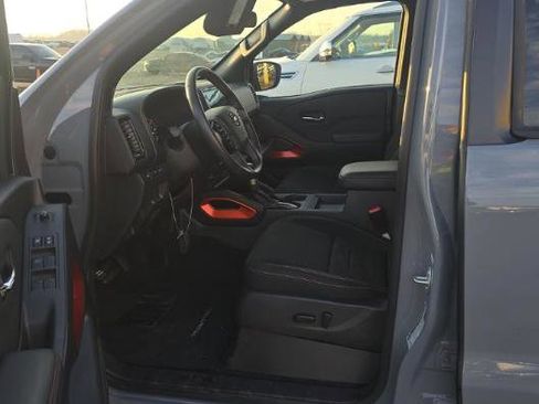 Used 2024 Nissan Frontier Pro-X image 6