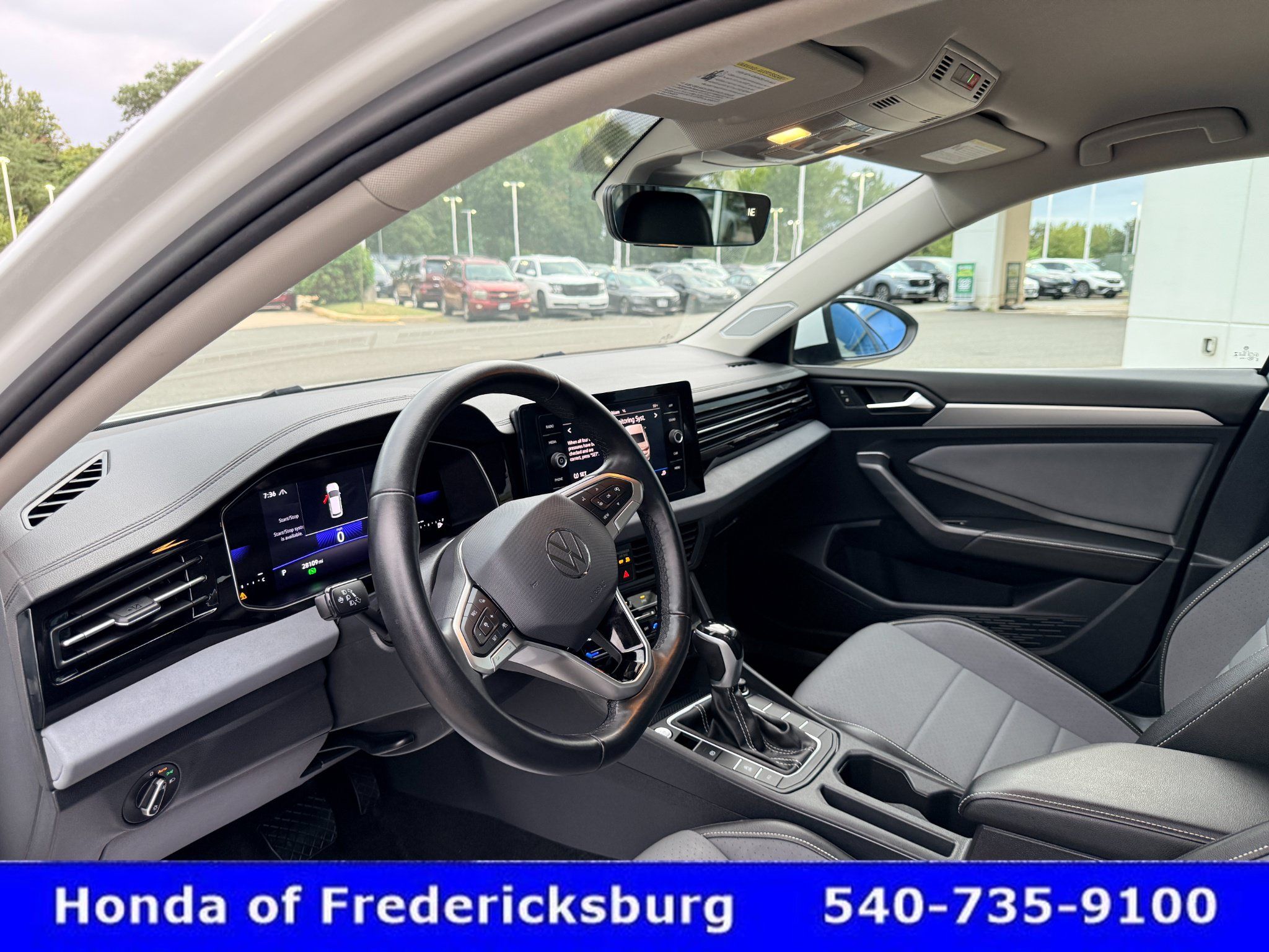 Used 2025 Volkswagen Jetta SE FWD image 26