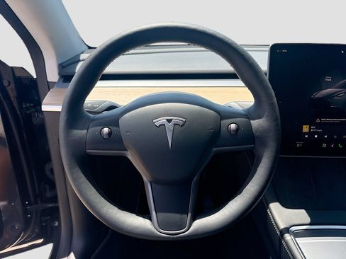 Used 2024 Tesla Model Y Long Range AWD/4WD image 10