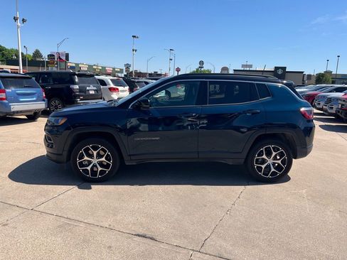 Used 2024 Jeep Compass Limited image 2