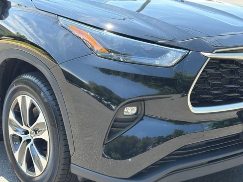 Used 2022 Toyota Highlander XLE AWD/4WD image 7