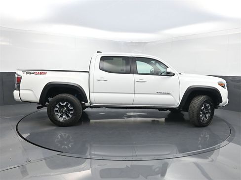 Used 2022 Toyota Tacoma TRD Off-Road image 25