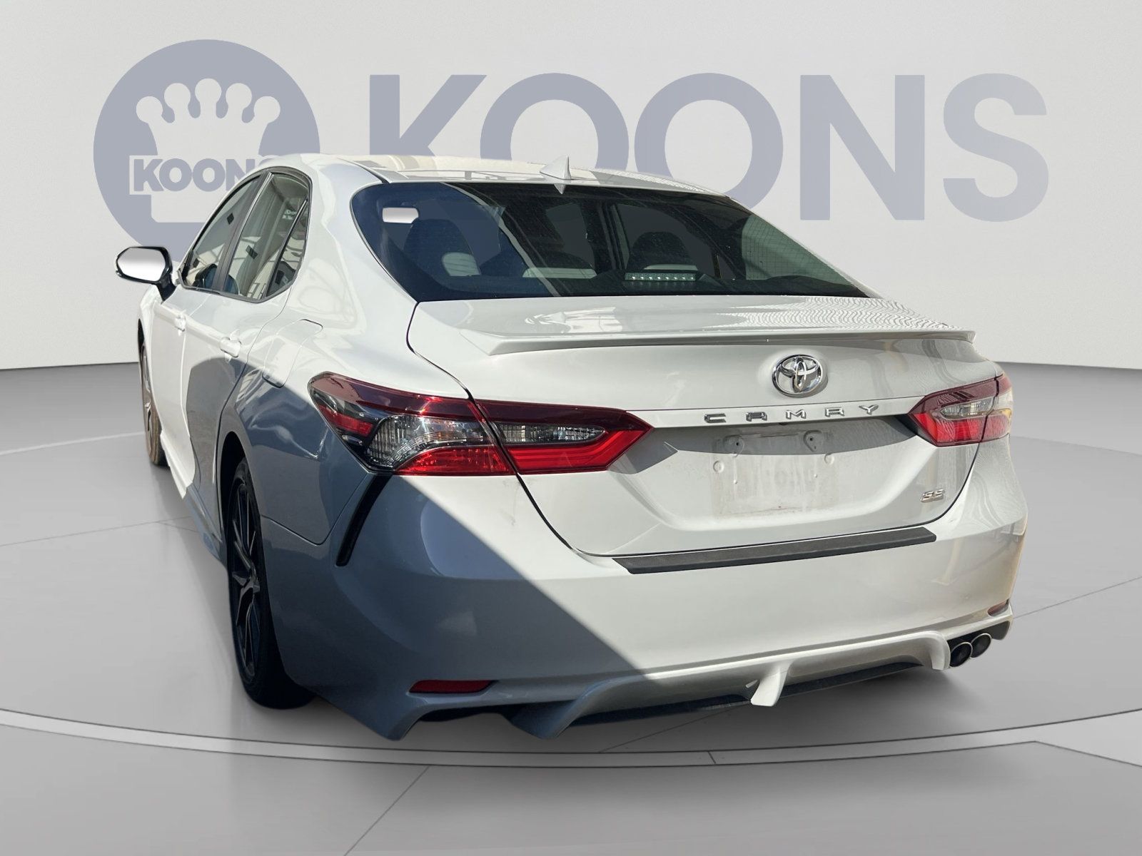Used 2024 Toyota Camry SE w/ Cold Weather Package FWD image 2