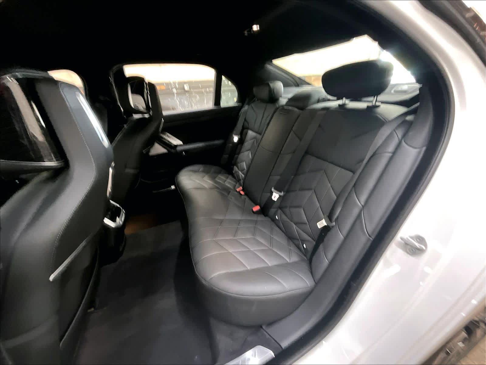 Used 2026 BMW 750e xDrive w/ Executive Package AWD/4WD image 29