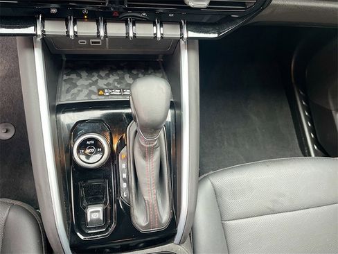 Used 2024 Chevrolet Colorado Z71 w/ Z71 Convenience Package 2 image 16