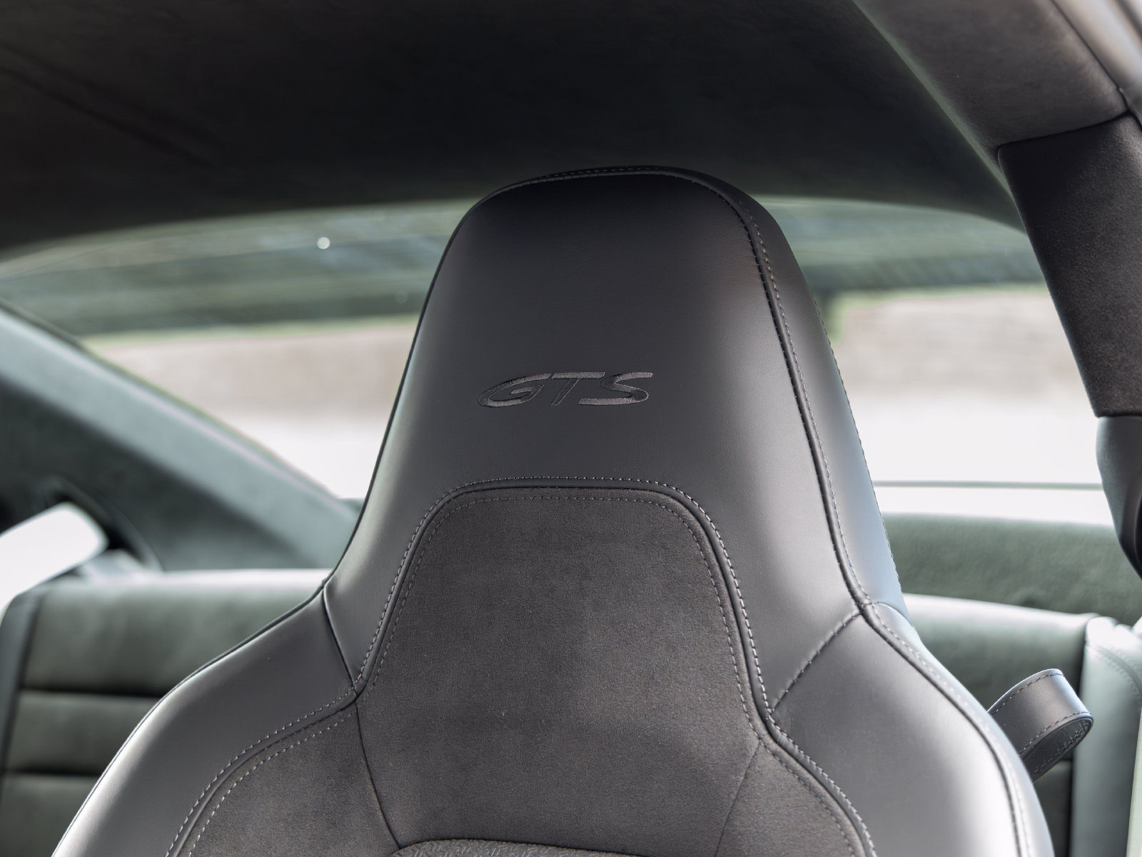 Certified 2025 Porsche 911 Carrera 4 GTS AWD/4WD image 37