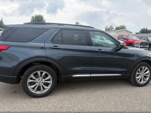 Certified 2024 Ford Explorer XLT w/ Equipment Group 202A AWD/4WD image 3