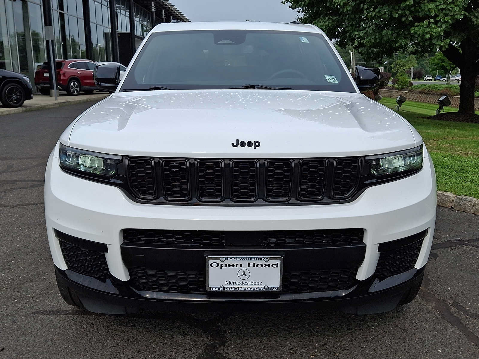 Used 2023 Jeep Grand Cherokee L Laredo AWD/4WD image 2
