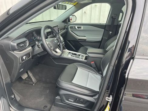Used 2023 Ford Explorer XLT w/ Equipment Group 202A image 12