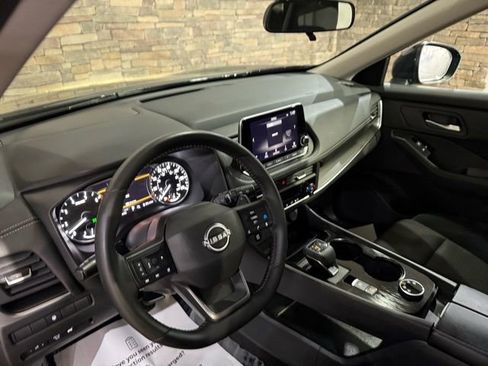 Certified 2025 Nissan Rogue SV image 3