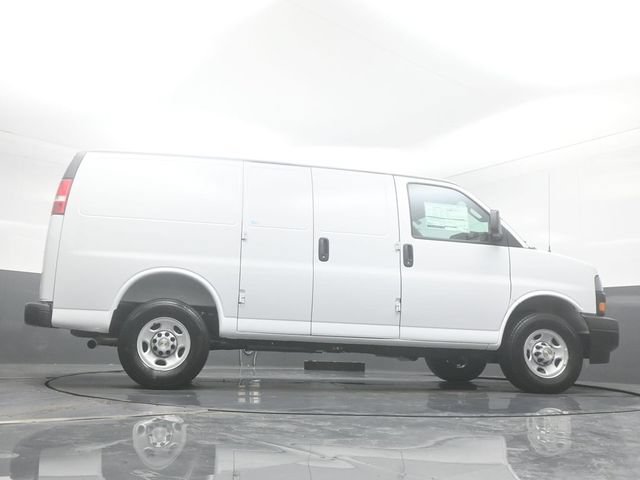 New 2026 Chevrolet Express 2500 w/ Driver Convenience Package RWD image 32
